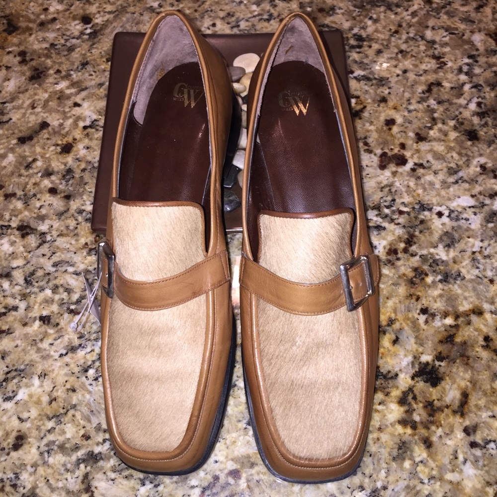 👌 Beautiful women’s loafer with calf fur top NWOT
